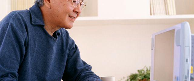WEBを使ってお金を稼ぐ人がいます